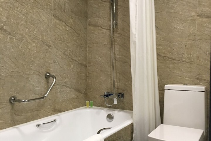 Room 28 of 43