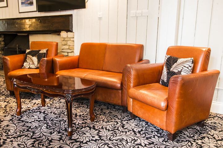 Lounge 76 of 90