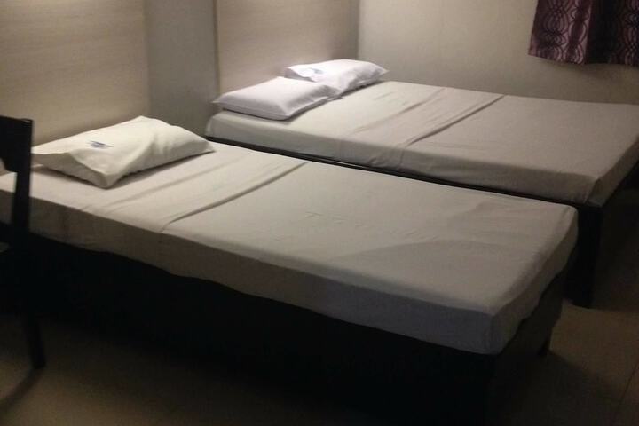 Room 9 of 94