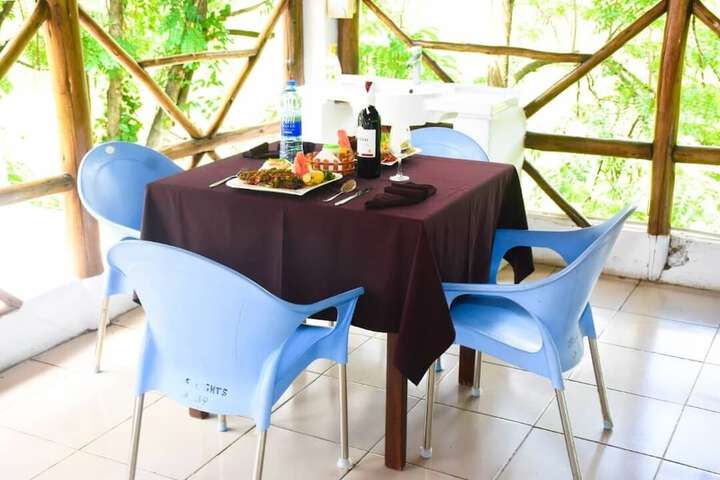 Dining 8 of 21