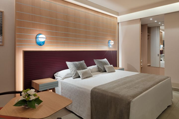 Room 12 of 94
