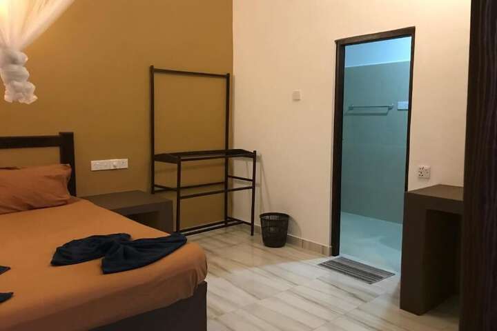 Room 7 of 18