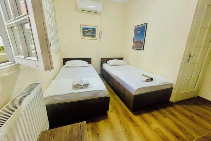 Room 48 of 146