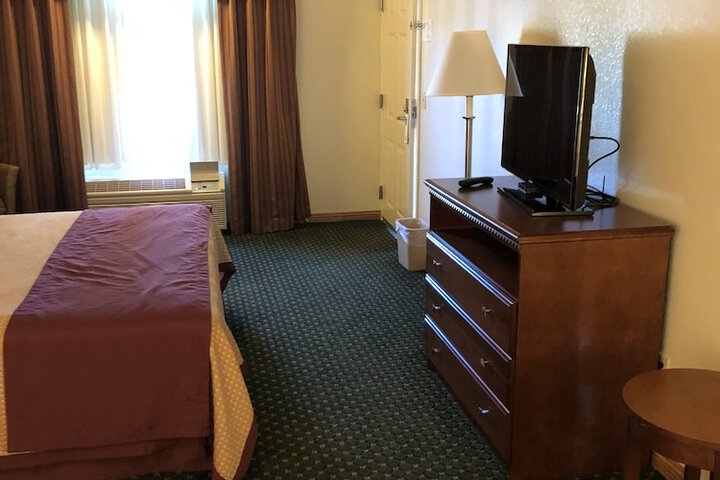 1 King Bed (14 of 15)