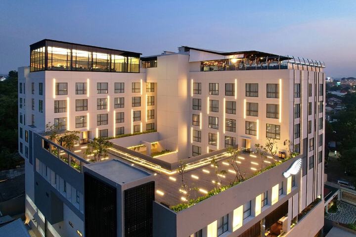 Exterior of Hotel Aruss Semarang