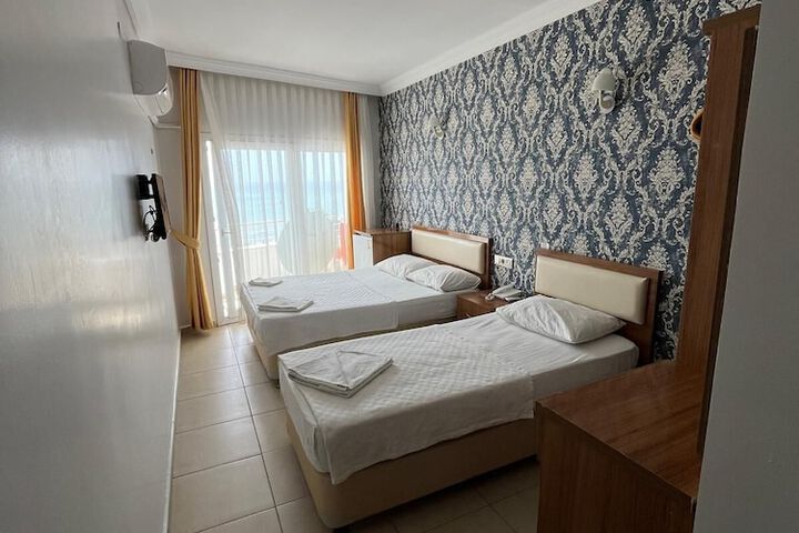 Room 10 of 33