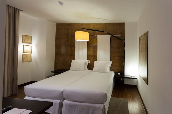 Room 9 of 36