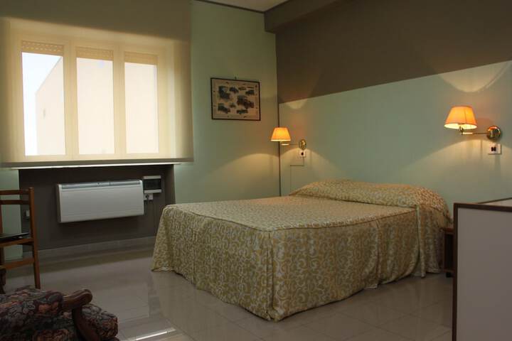 Room 4 of 37