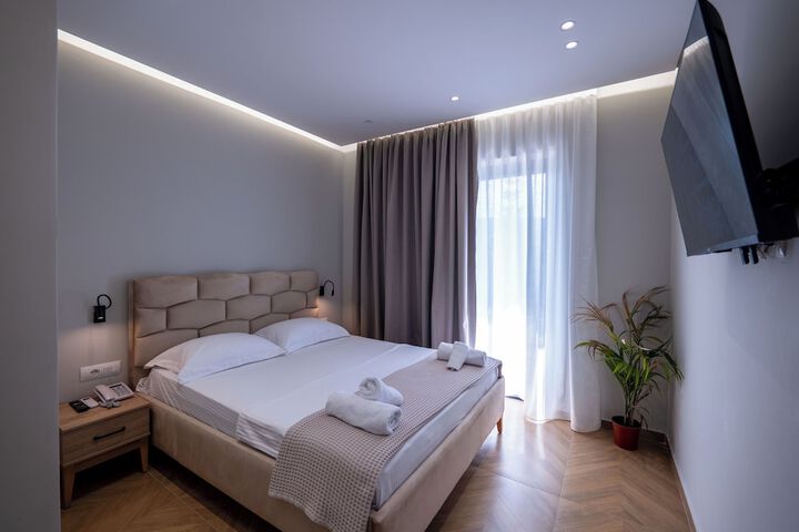 Room 4 of 65