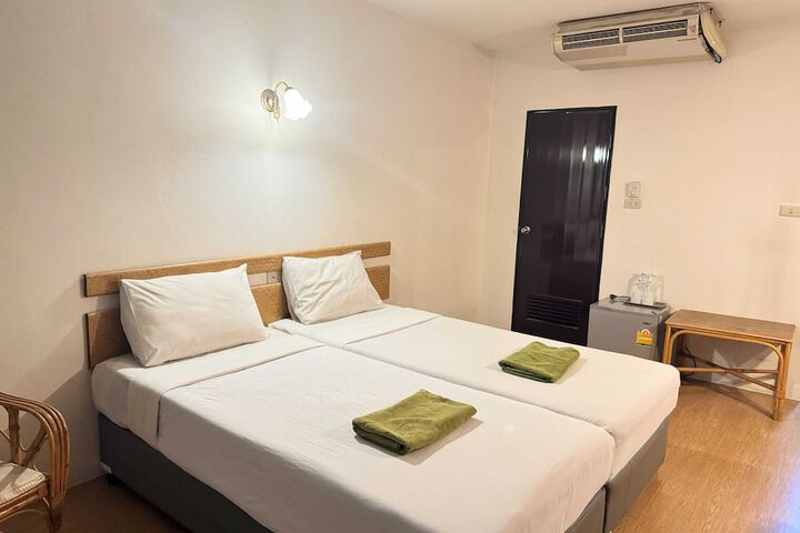 Room 9 of 31