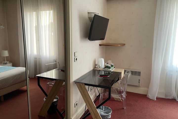 Room 28 of 67