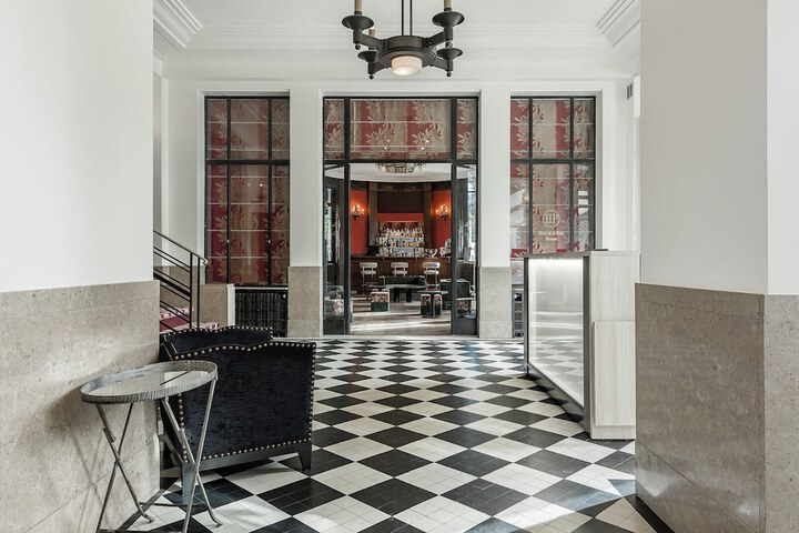 Entrance & Lobby