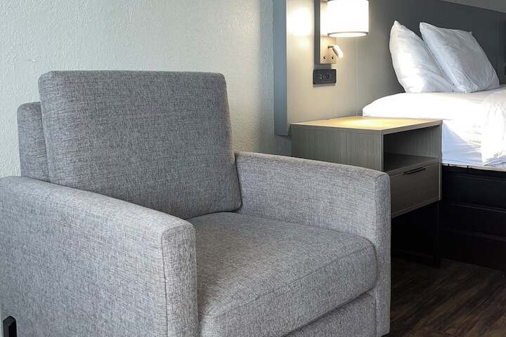 Room 4 of 10