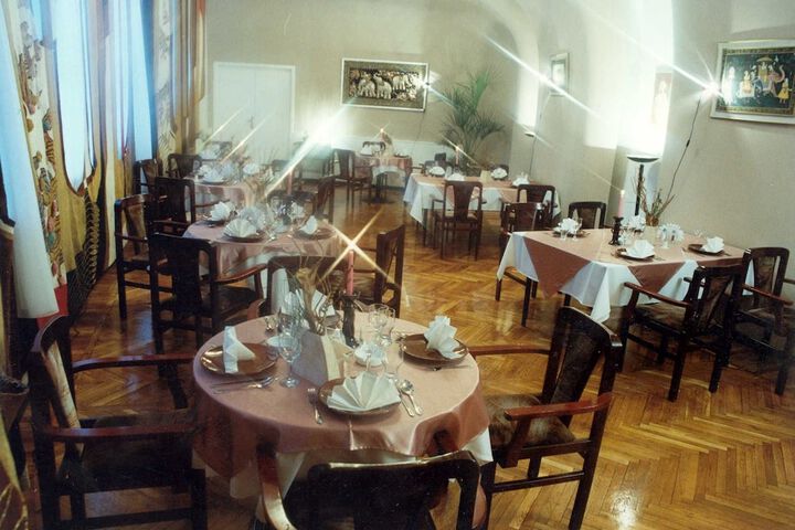 Dining 46 of 53