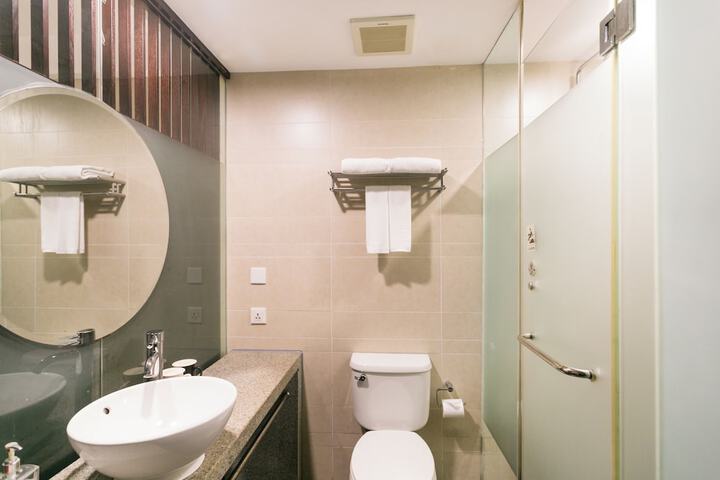 Room 7 of 28