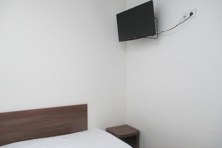 Room 10 of 62