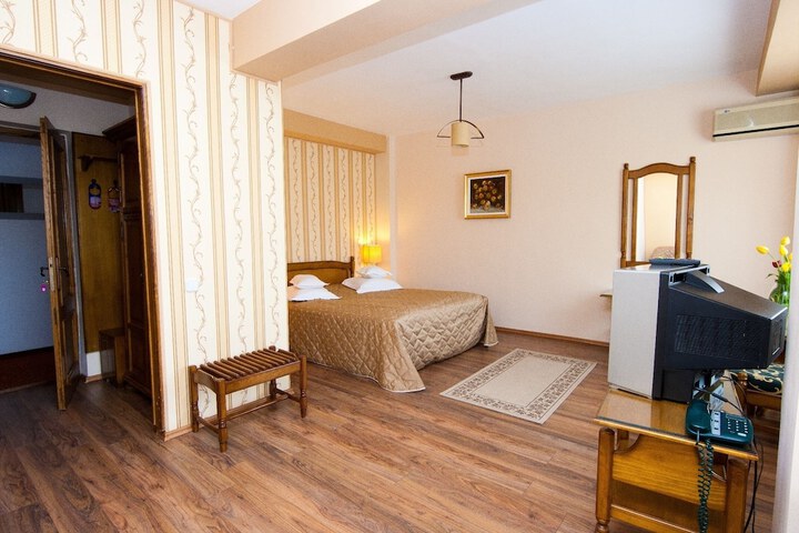 Room 6 of 31