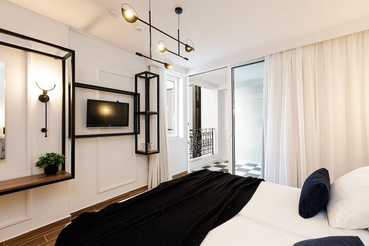 Room 5 of 96