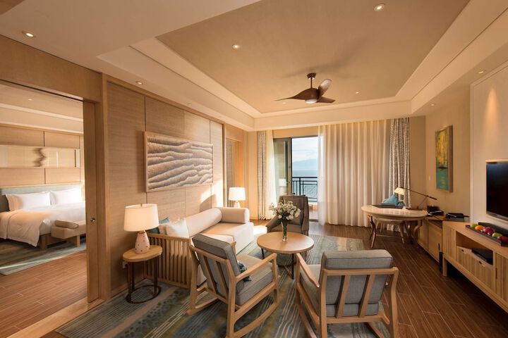 Room 21 of 114