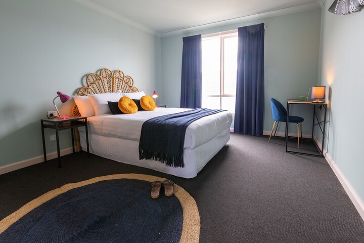 Room 5 of 42