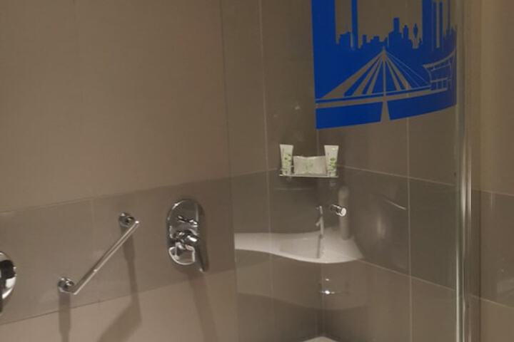 Room 15 of 32