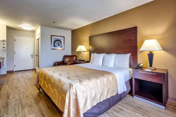 1 King Bed (3 of 11)