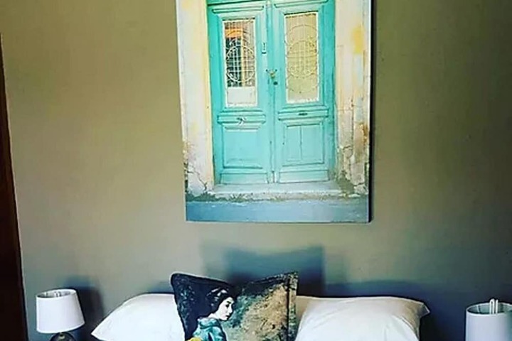 Room 4 of 16