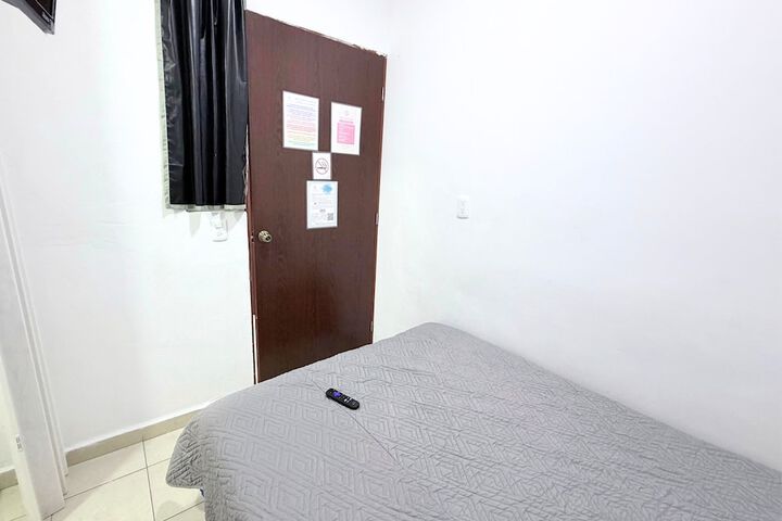 Room 3 of 32