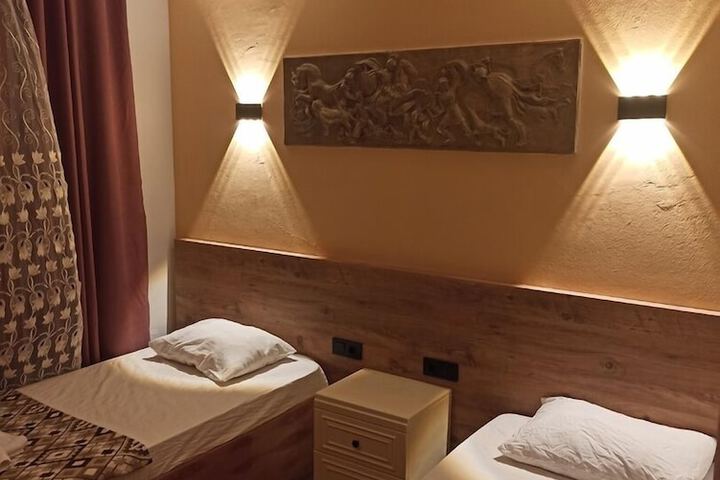 Room 10 of 20
