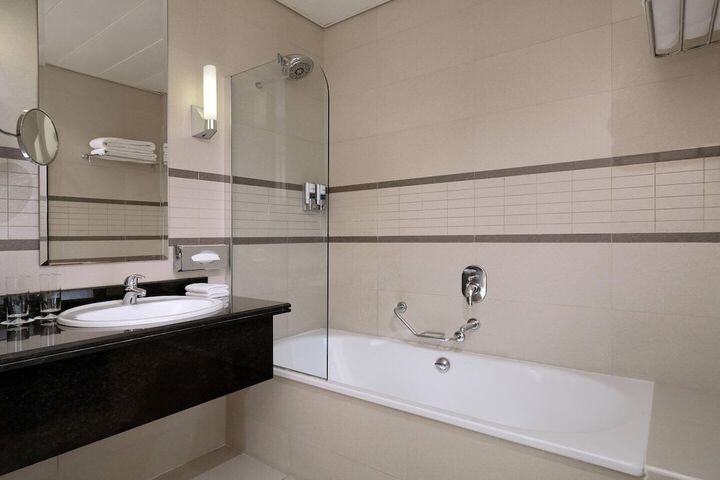 Room 10 of 25