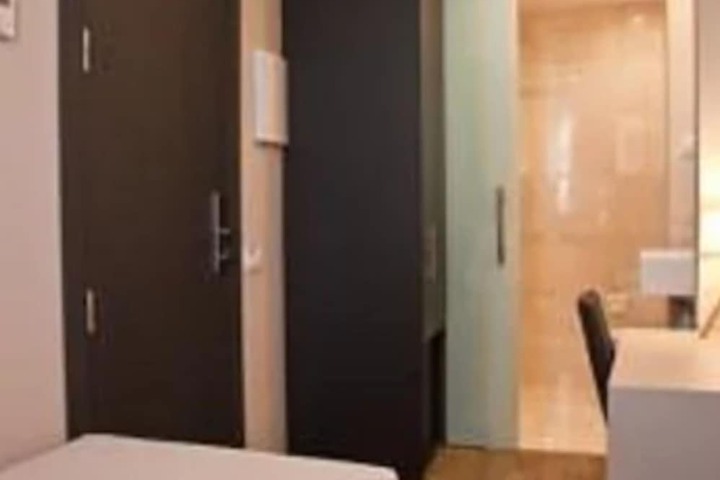 Room 9 of 31