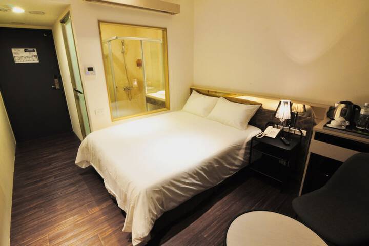 Room 10 of 77