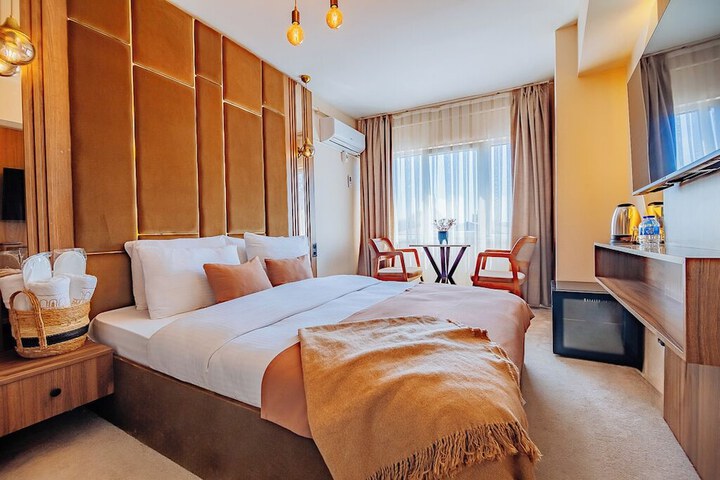 Room 3 of 27