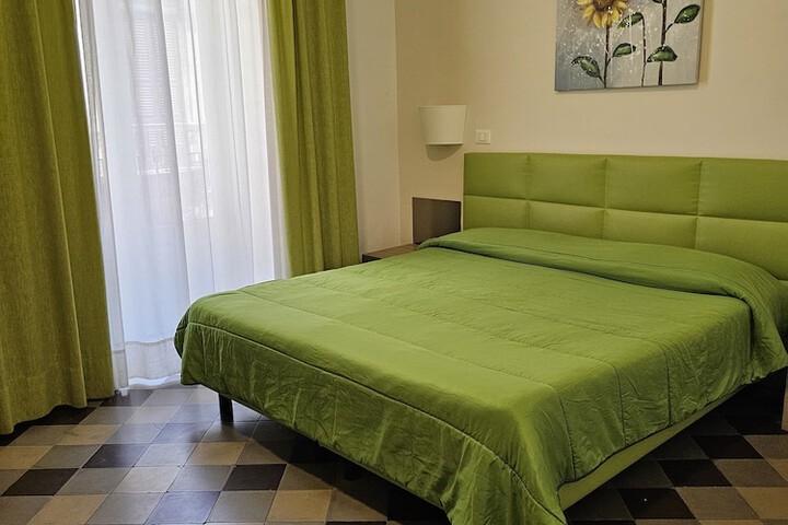 Room 5 of 10
