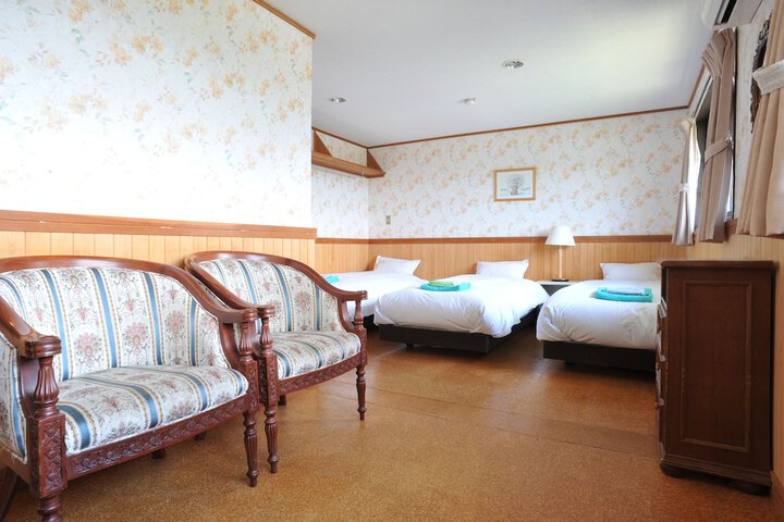 Room 6 of 92
