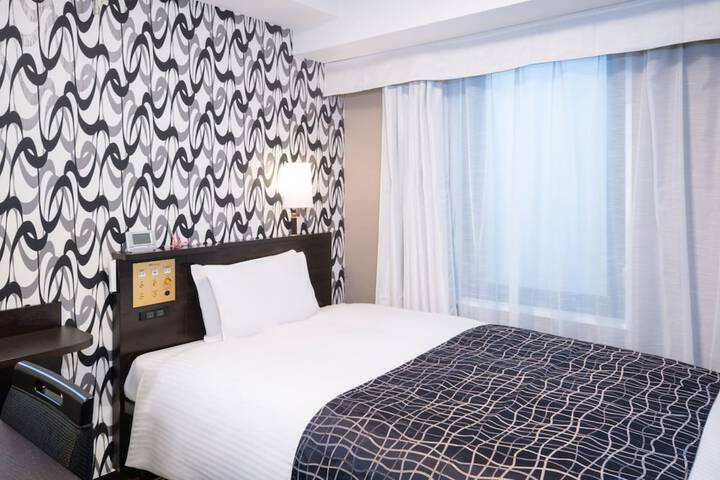Room 8 of 52
