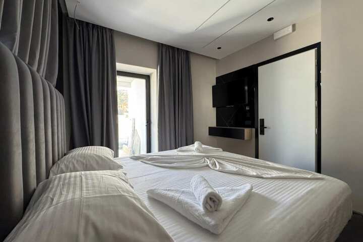 Room 32 of 85