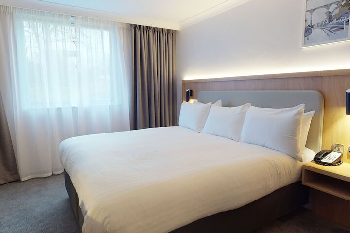 Room 26 of 152