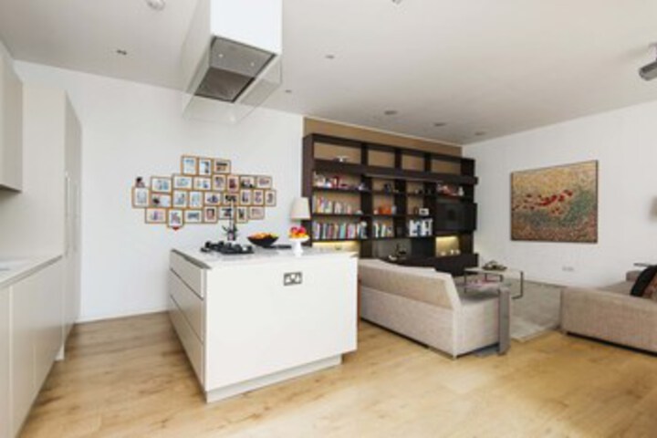 Room 10 of 28