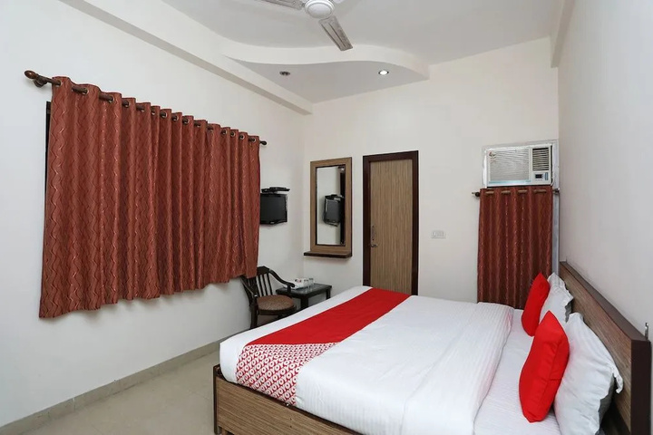 Room 5 of 11