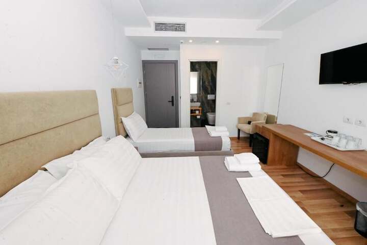 Room 34 of 71