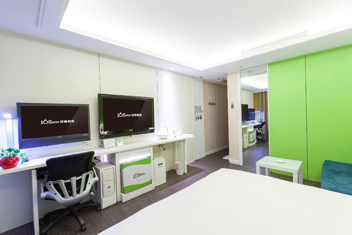 Room 4 of 6