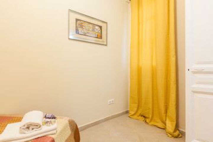 Room 8 of 13