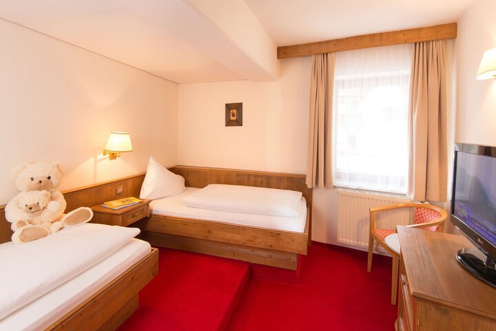 Room 9 of 24