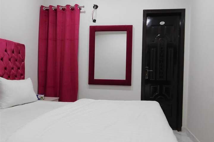 Room 7 of 9