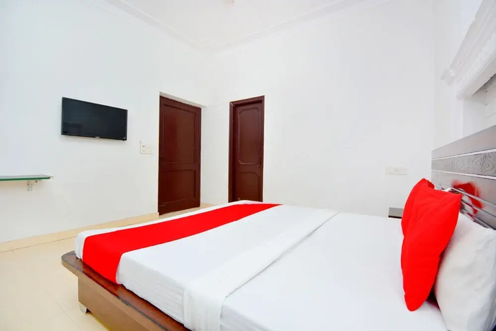Room 3 of 16
