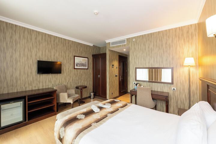 Room 12 of 40