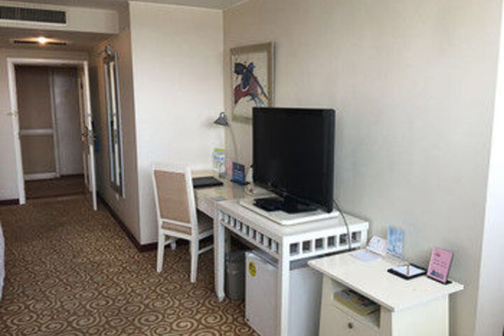 Room 9 of 29