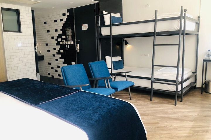 Room 25 of 103
