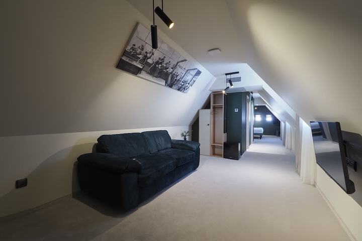 Room 35 of 74
